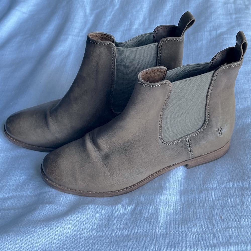 Used Frye leather CARLY Chelsea bootie 7.5
